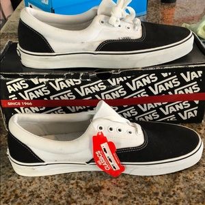 NWT Vans Era Mens 11 in Black and White Two-tone